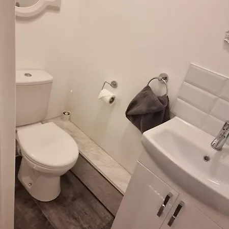 Centre, Cute Victorian House. קרליסל