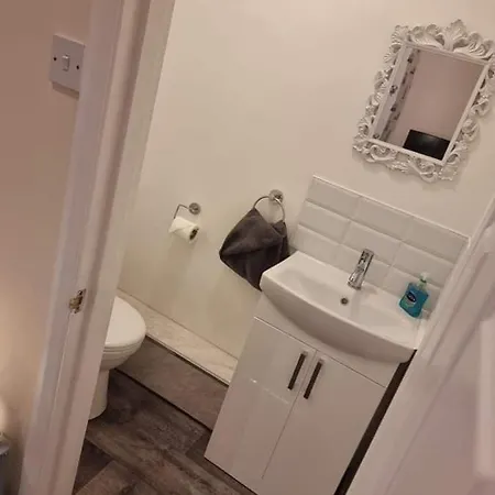 Centre, Cute Victorian House. * Καρλάιλ